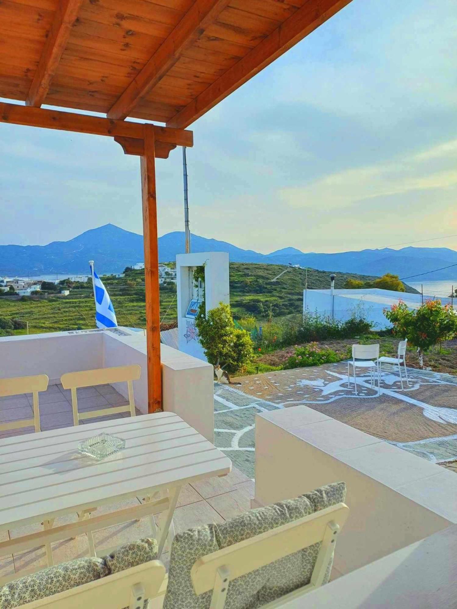 Georgia Milos Guest house *