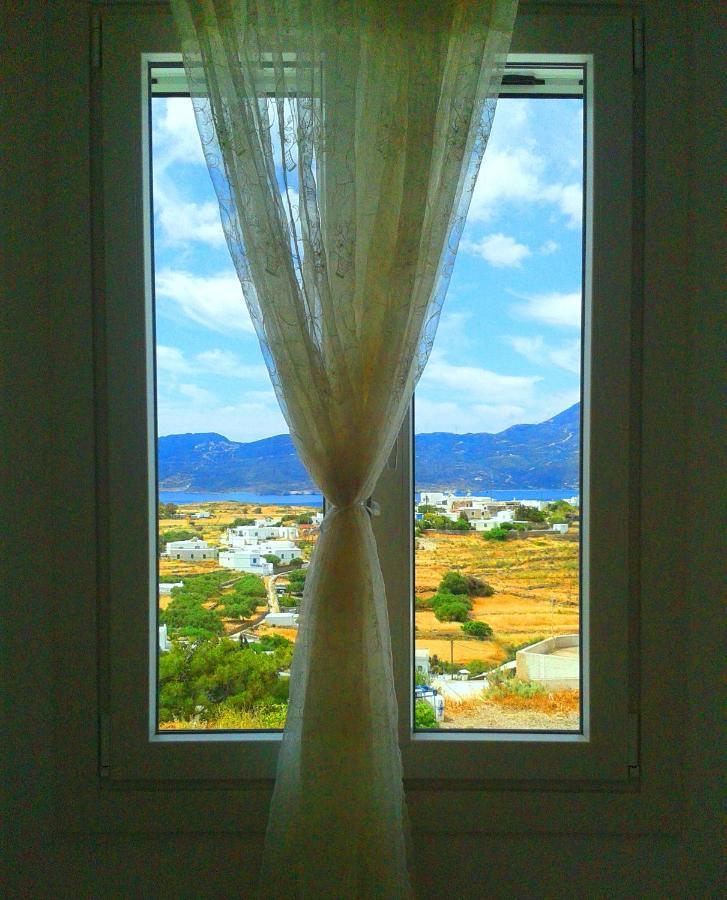 Georgia Milos * Plaka (Milos)